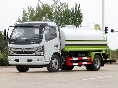 選購(gòu)的時(shí)候要找正規(guī)合格的灑水車(chē)廠(chǎng)家 選購(gòu)的時(shí)候要找正規(guī)合格的灑水車(chē)廠(chǎng)家